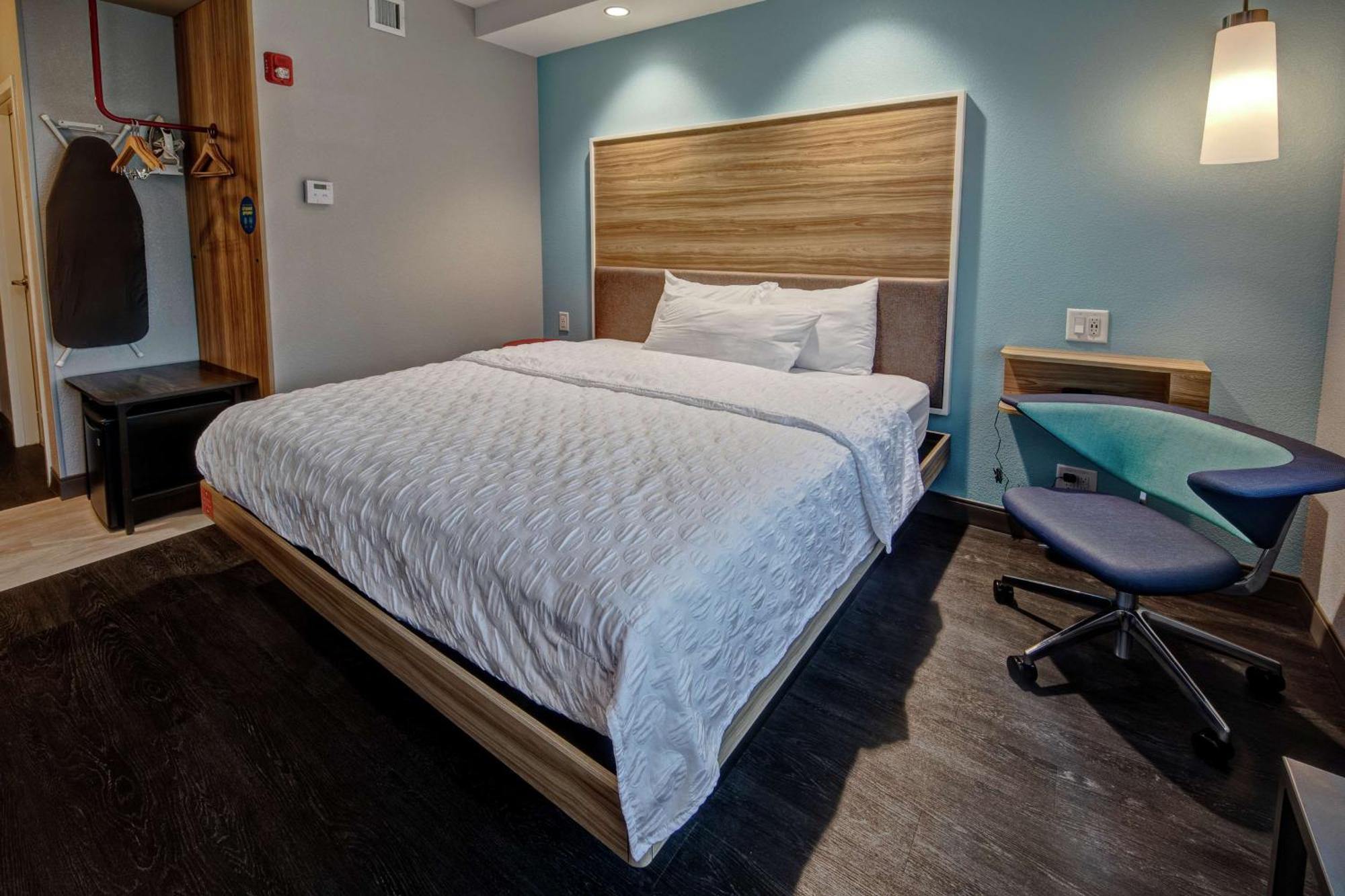 Tru By Hilton Hollins Roanoke