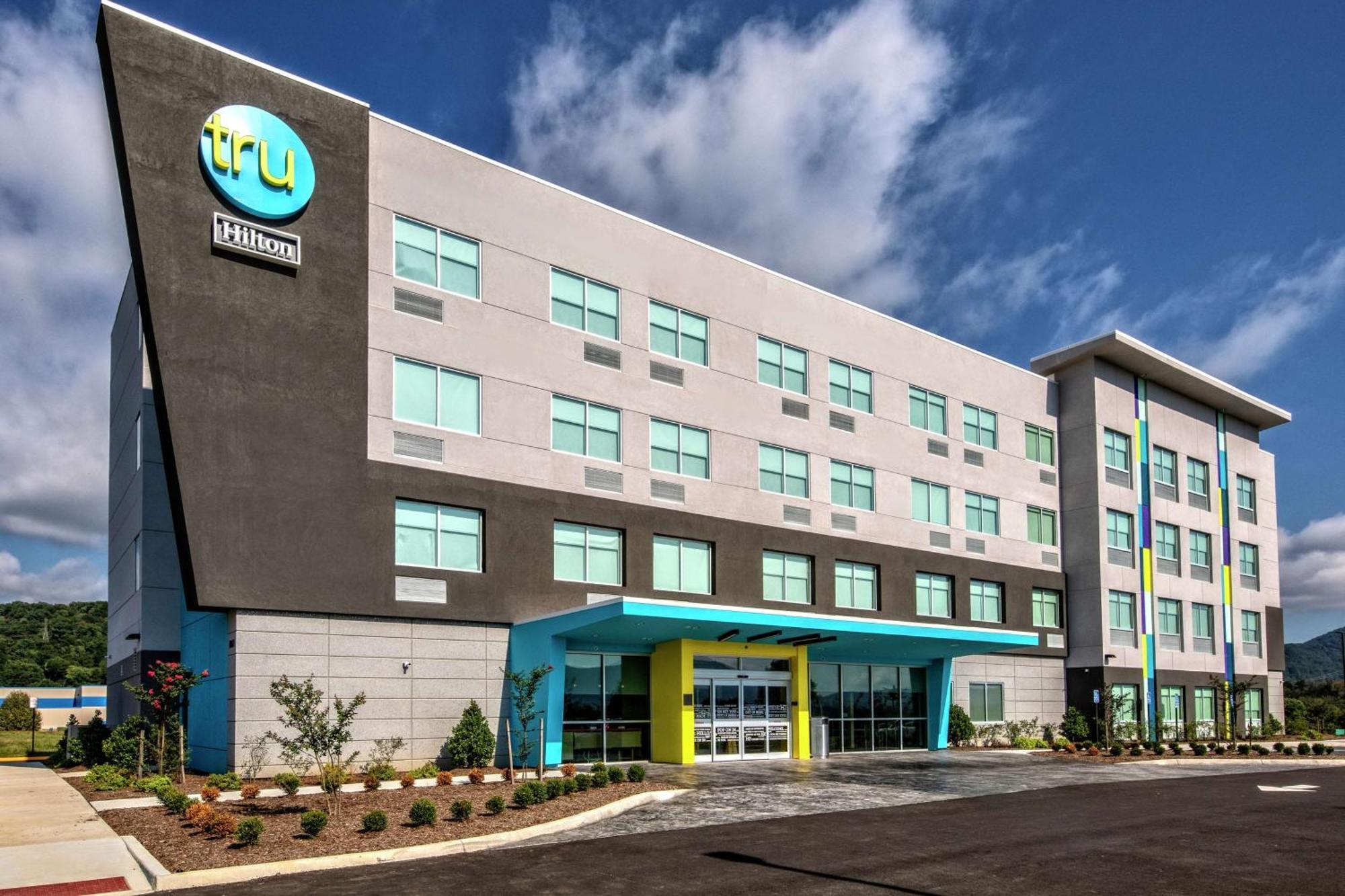 Hotel Tru By Hilton Hollins